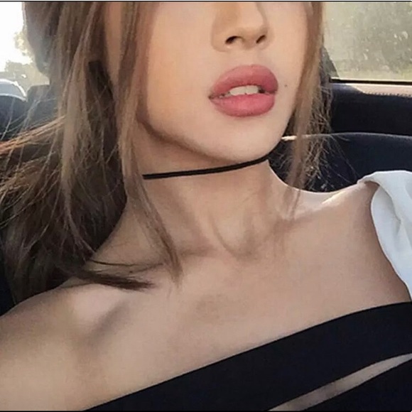 ⚜️𝟯𝟬%𝗢𝗙𝗙 𝗯𝘂𝗻𝗱𝗹𝗲𝘀 𝟯+⚜️ NEW Black Suede Simple Choker - Picture 3 of 10